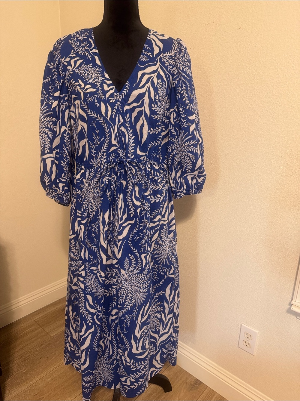 H&M Blue and White V-Neck Floral Print Maxi Dress